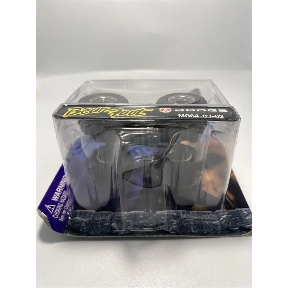 Muscle Machines‎ THE SCORPION KING Bear Foot Dodge monster truck 1:64 Scale